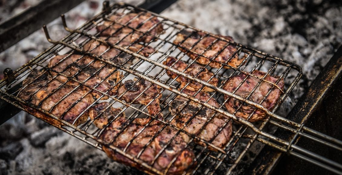 Χειροπέδες-σε-ιδιοκτήτη-ψησταριάς-στη-Θεσσαλονίκη-που-κατηγορείται-για-ρευματοκλοπή