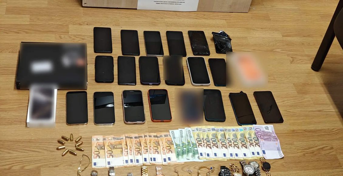 Πώς-δρούσε-η-συμμορία-που-εξαπατούσε-πολίτες-τηλεφωνικά:-Ο-«διευθυντής»,-οι-«τηλεφωνητές»-και-οι-«εισπράκτορες»