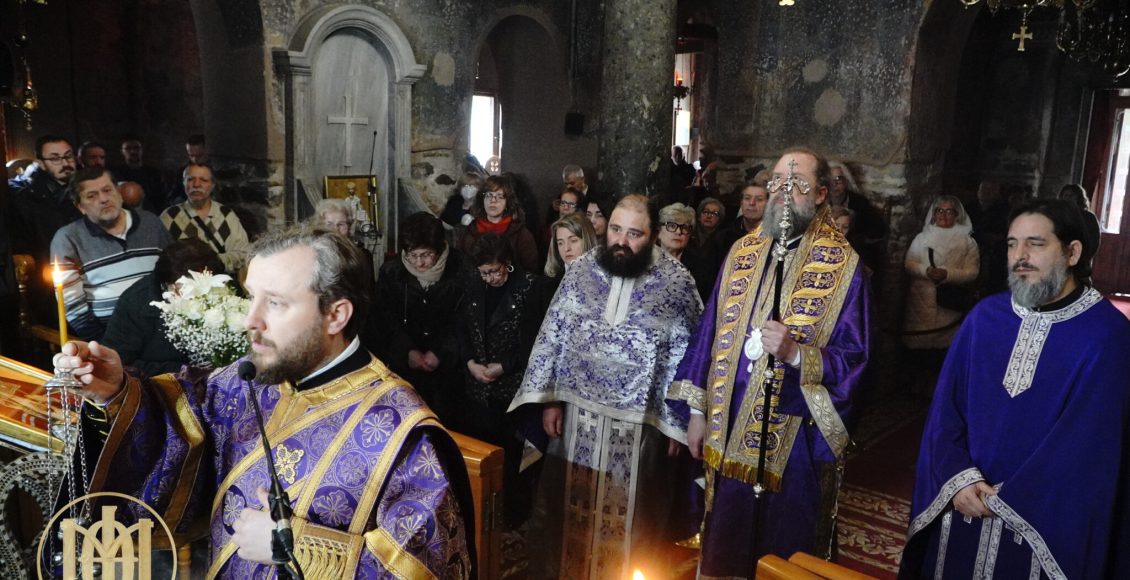 Η-τέλεση-της-Προηγιασμένης-Θείας-Λειτουργίας-στον-Βυζαντινό-Ιερό-Ναό-των-Αγίων-Δώδεκα-Αποστόλων