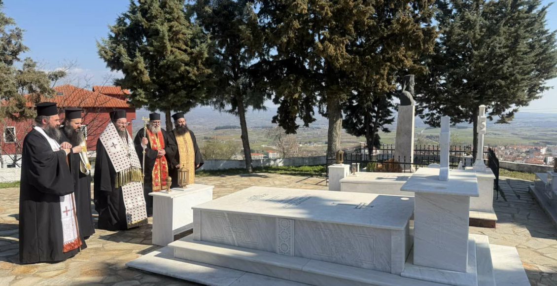 Τρισάγιο-στο-μνήμα-του-μακαριστού-Μητροπολίτη-Κιλκισίου-κυρού-Εμμανούλ