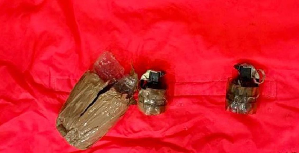 Αυτές-είναι-οι-δυο-χειροβομβίδες-του-48χρονου-Σουδανού-–-Είπε-ότι-τις-βρήκε-σε-άλσος-κοντά-στην-Ακρόπολη