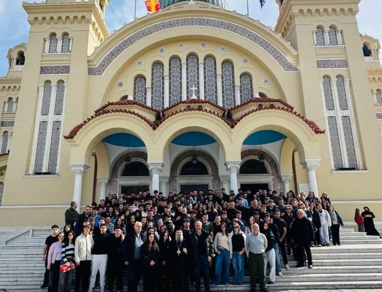 Πλήθος-μαθητών-από-την-Τρίπολη-στον-Άγιο-Ανδρέα-Πατρών