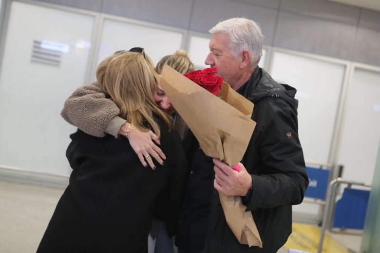 Επαναπατρίστηκαν-450-Έλληνες-από-το-Ντουμπάι-–-«Ακούγαμε-συνέχεια-μπαμ,-μπαμ,-μπαμ»