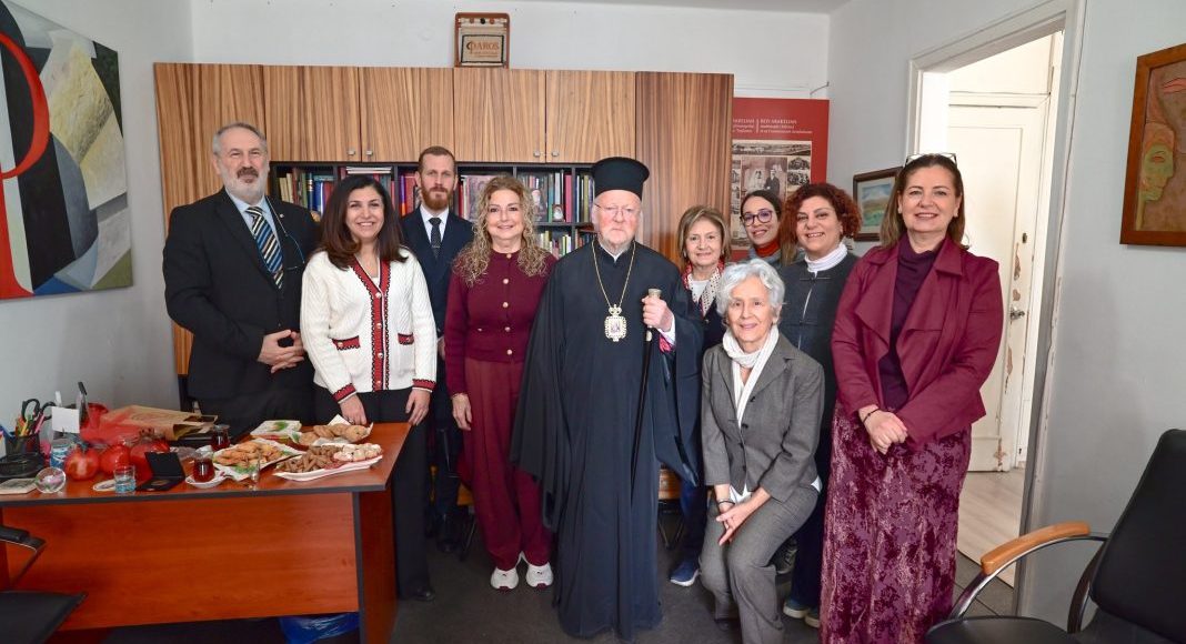 Ο-Οικουμενικός-Πατριάρχης-στο-περιοδικό-paros