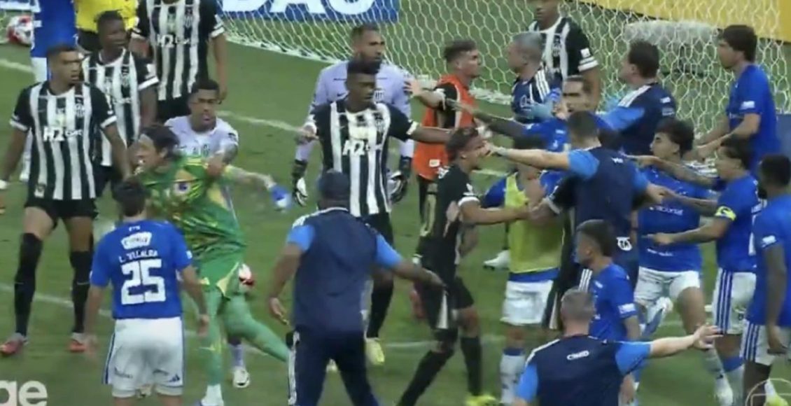 Πολύ-ξύλο-σε-αγώνα-της-Βραζιλίας-–-Ο-διαιτητής-απέβαλε-συνολικά-23-παίκτες