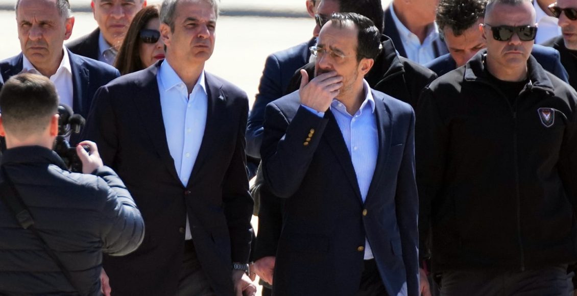 Στην-Κύπρο-οι-Μητσοτάκης-και-Μακρόν-για-την-τριμερή-με-τον-Χριστοδουλίδη-–-Ο-πρωθυπουργός-θα-επιθεωρήσει-την-αεροπορική-βάση-της-Πάφου