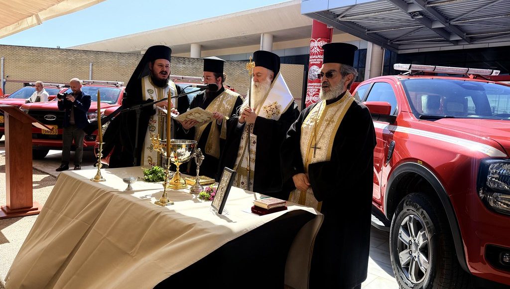 Τον-Αγιασμό-νέων-Πυροσβεστικών-οχημάτων-τέλεσε-ο-Μητροπολίτης-Κορίνθου