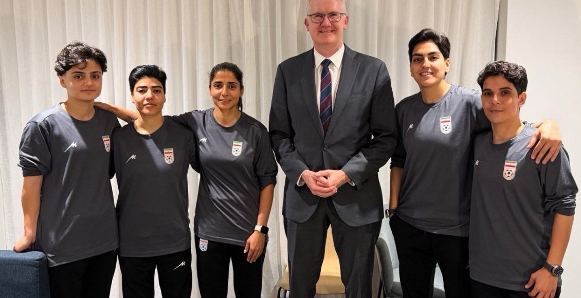 Το-συγκλονιστικό-βίντεο-«Σώστε-τις-αθλήτριές-μας»-και-η-φωτογραφία-στήριξης-του-υπουργού-στις-Ιρανές-παίκτριες