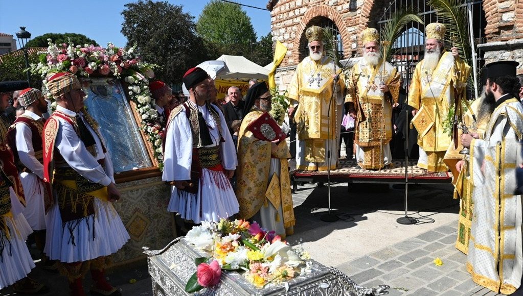 Η-Άρτα-υποκλίθηκε-στη-Βασίλισσα-και-Πολιούχο-της,-Αγία-Θεοδώρα