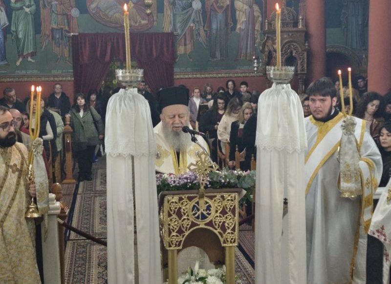 Στον-Ιερό-Ναό-Αγίων-Αναργύρων-Χαλκίδος-για-τη-Γ΄-Στάση-των-Χαιρετισμών-ο-Μητροπολίτης-Χρυσόστομος
