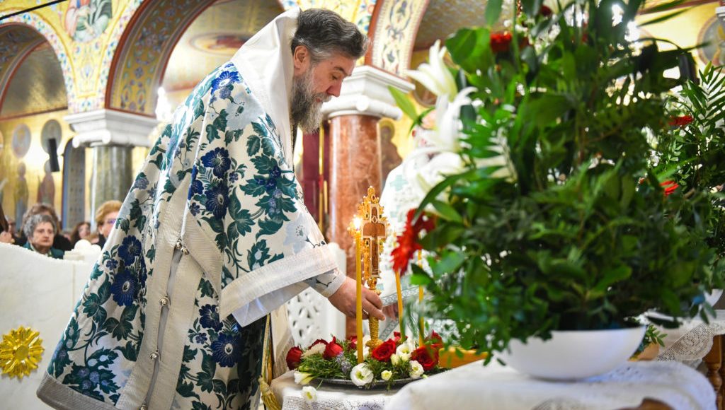 Σερρών-Θεολόγος:-«Ο-ζωηφόρος-Σταυρός,-το-αιώνιο-σύμβολο-της-αγάπης,-της-πανσοφίας-και-της-παντοδυναμίας-του-Θεού»