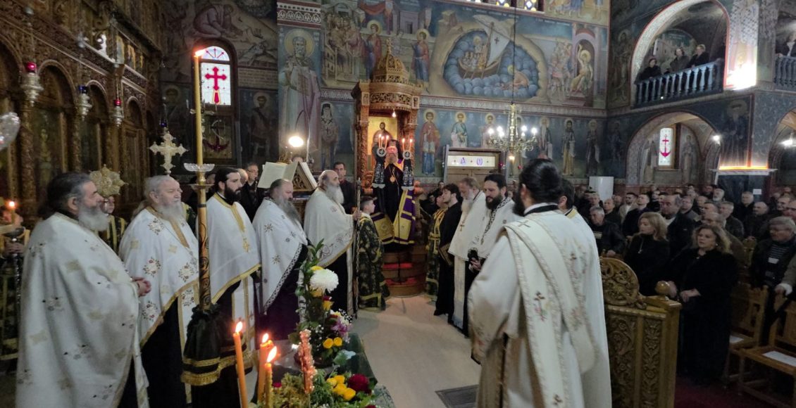 Πλήθος-πιστών-στον-Δ΄-Κατανυκτικό-Εσπερινό-της-Ιεράς-Μητροπόλεως-Φλωρίνης,-Πρεσπών-και-Εορδαίας