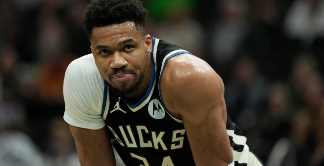 Γιάννης-Αντετοκούνμπο-για-τον-τραυματισμό-του:-«Θα-μπορούσα-να-τελειώσω-το-ματς-αλλά-το-επιτελείο-έκρινε-ότι-δεν-θα-ήταν-έξυπνο»