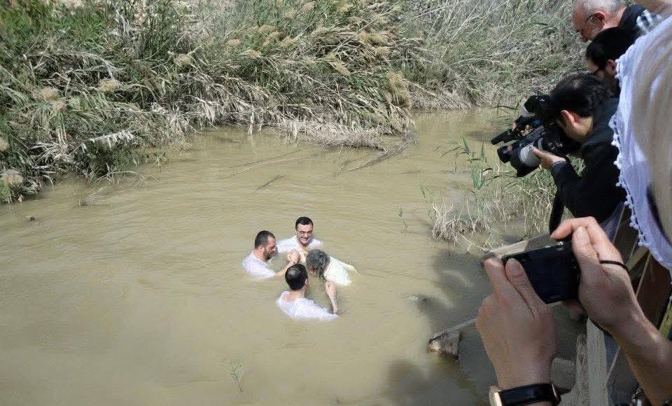 Όταν-ο-Πατριάρχης-Γεωργίας-Ηλίας-βαπτίστηκε-στον-Ιορδάνη-ποταμό-(ΦΩΤΟ)