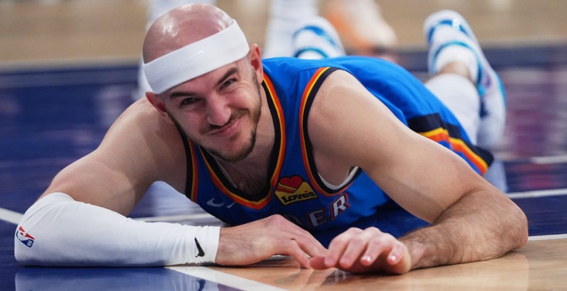 Με…-παπούτσι-για-τάπα!-Ο-Καρούζο-έγινε-viral-σε-μια-από-τις-πιο-αλλόκοτες-φάσεις-της-σεζόν