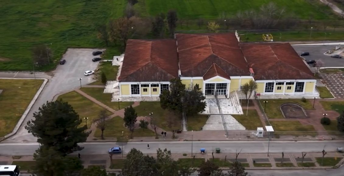 Αυτό-είναι-το-κτίριο-όπου-θα-γίνει-η-δίκη-για-την-τραγωδία-των-Τεμπών-–-Δείτε-βίντεο