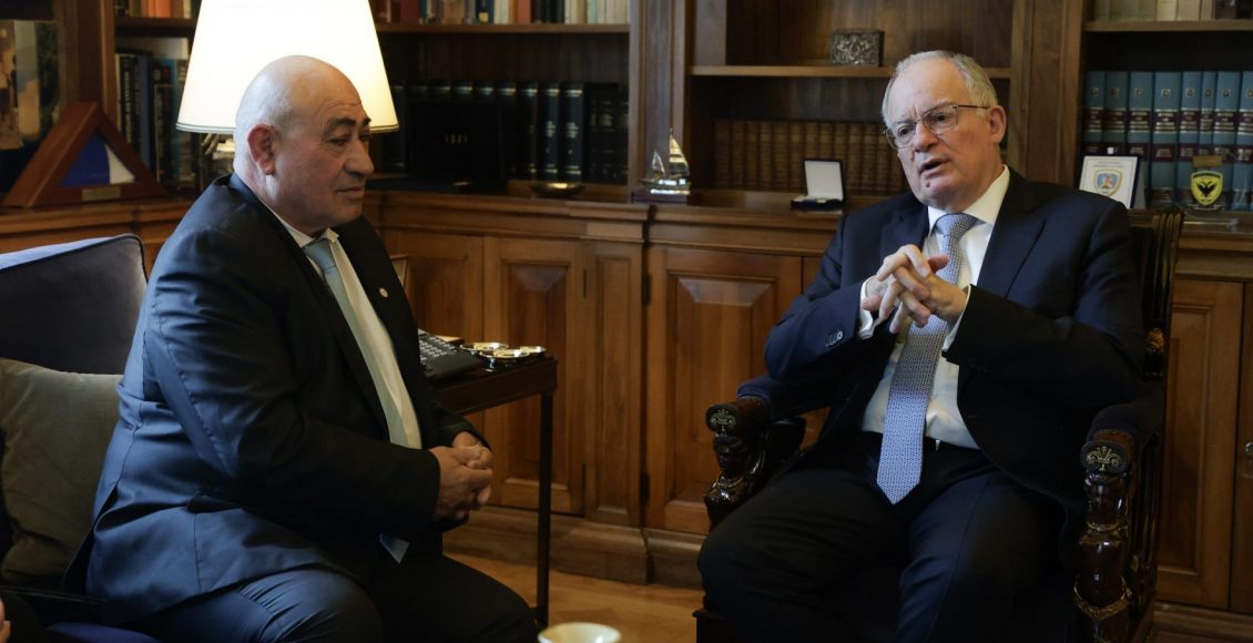 Συνάντηση-ΠτΔ-με-τον-Πρόεδρο-του-Συνδέσμου-Ασυνόδευτων-Φιλοξενηθέντων-Παιδιών-στην-Ελλάδα-1974-1979