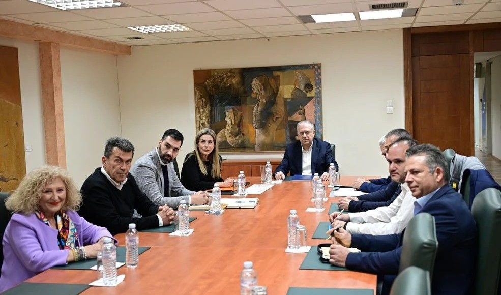 Συμφωνία-Θεοδωρικάκου-με-βενζινοπώλες-για-το-πλαφόν