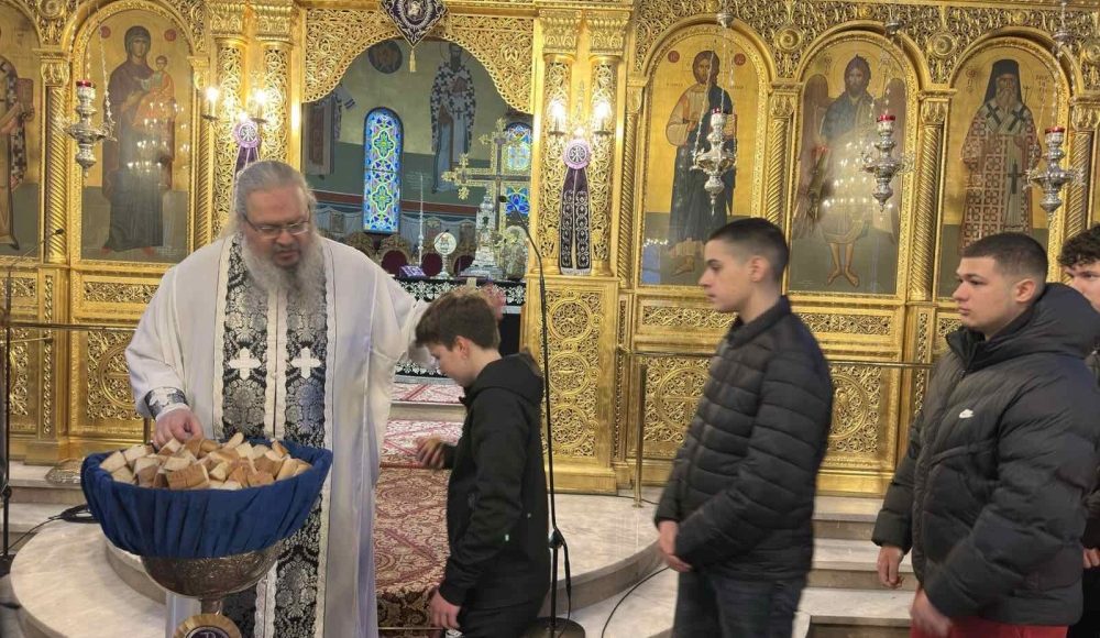 Προηγιασμένες-Θείες-Λειτουργίες-με-συμμετοχή-μαθητών-στην-Ιερά-Μητρόπολη-Λαρίσης