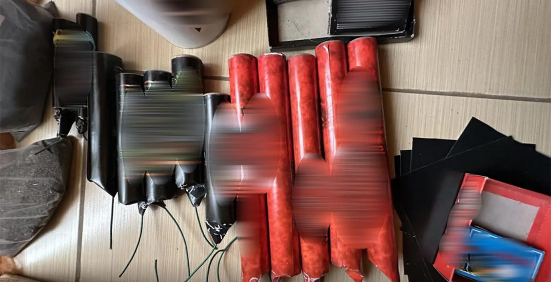 Χειροπέδες-σε-ανήλικο-που-πουλούσε-αυτοσχέδιες-κροτίδες-μέσα-από-το-σπίτι-του-στον-Άγιο-Δημήτριο