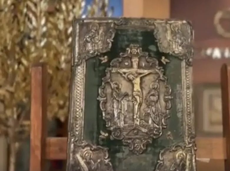 Συνελήφθη-έμπορος-τέχνης-για-αρχαιοκαπηλία-–-Προσπάθησε-να-πουλήσει-Ευαγγέλιο-του-18ου-αιώνα