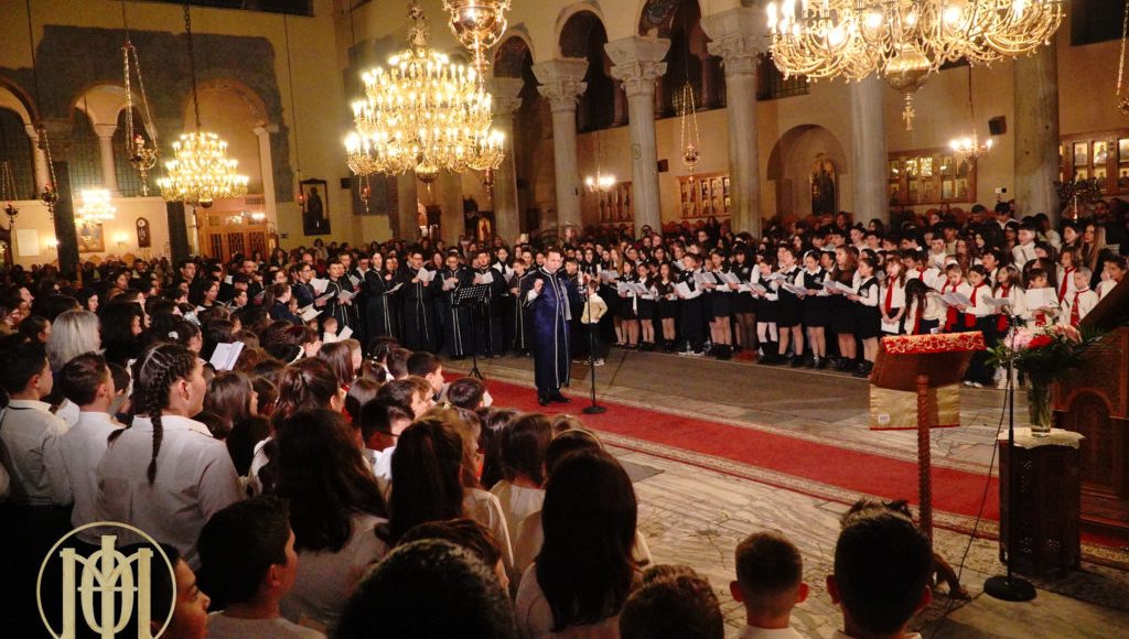 Εκατοντάδες-μαθητές-έψαλλαν-τους-Χαιρετισμούς-στον-ΙΝ.-Παναγίας-της-Αχειροποιήτου-(ΒΙΝΤΕΟ)