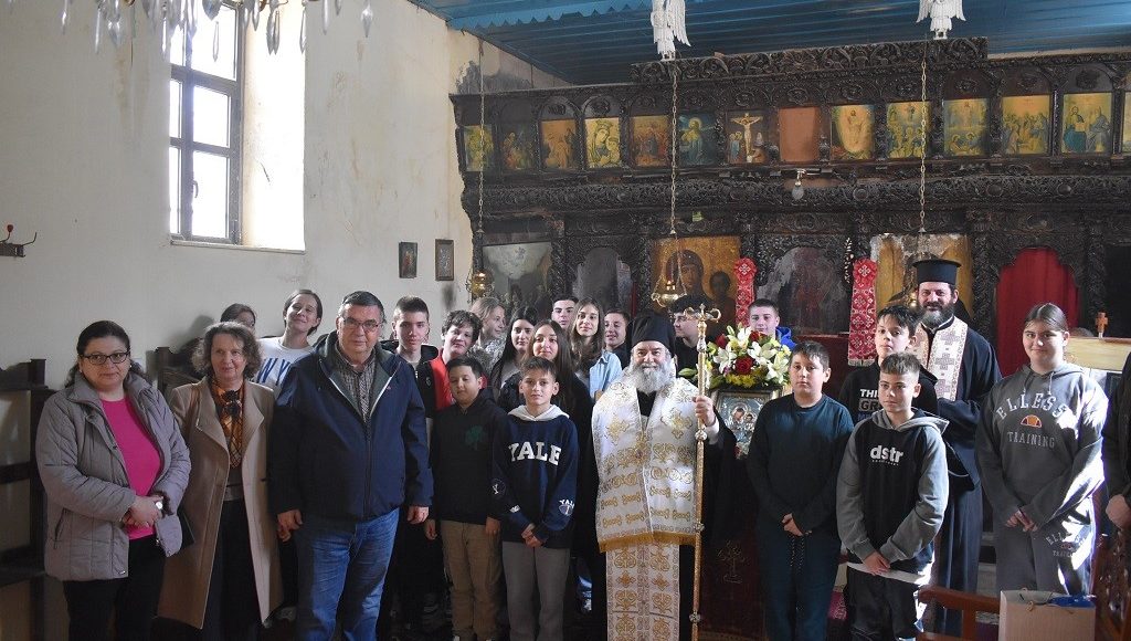 Πλήθος-μαθήτριες-και-μαθητές-στους-Χαιρετισμούς-στον-Κάμπο-Μεσσηνίας