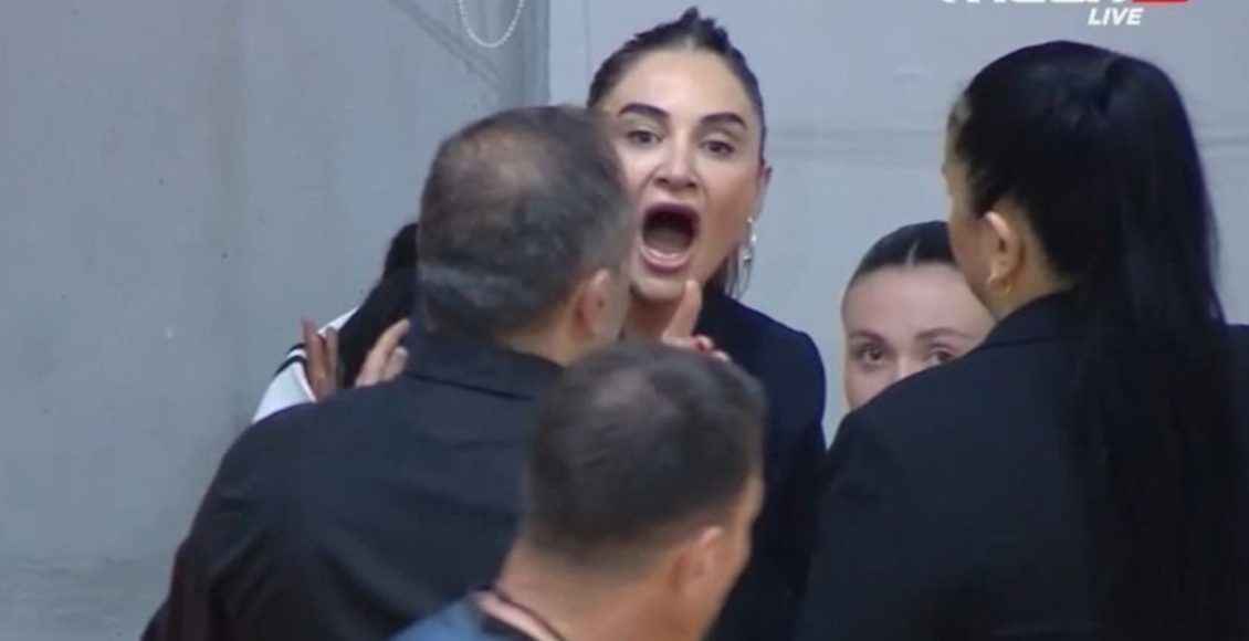 Ολυμπιακός-–-Παναθηναϊκός:-Η-Σελέν-Ερντέμ-δέχθηκε-τεχνική-ποινή-και-πέταξε-την-πατερίτσα