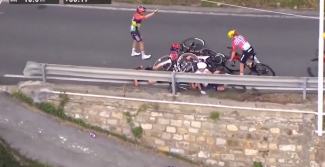 Ιταλία:-Σοκαριστικό-ατύχημα-στον-ποδηλατικό-γύρο-Μιλάνο-–-Σαν-Ρέμο