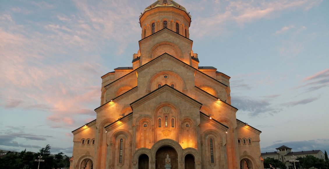 Η-Θεία-Λειτουργία-ενώπιον-του-σκηνώματος-του-μακαριστού-Πατριάρχη-Γεωργίας-(binteo)