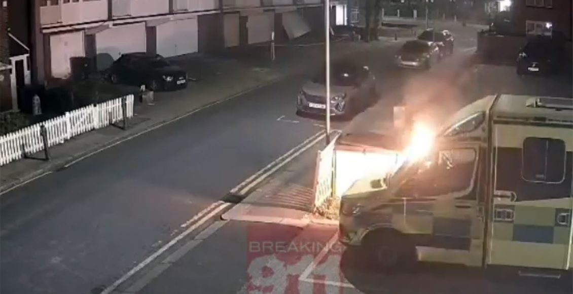 Πυρπόλησαν-τέσσερα-ασθενοφόρα-της-εβραϊκής-κοινότητας-του-Λονδίνου