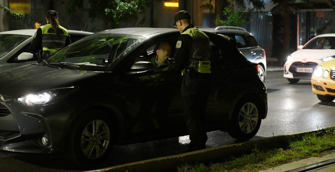 Έδωσε-από-50-ευρώ-σε-κάθε-αστυνομικό-της-Τροχαίας-για-να-γλιτώσει-τις-κλήσεις-και-του-πέρασαν-χειροπέδες