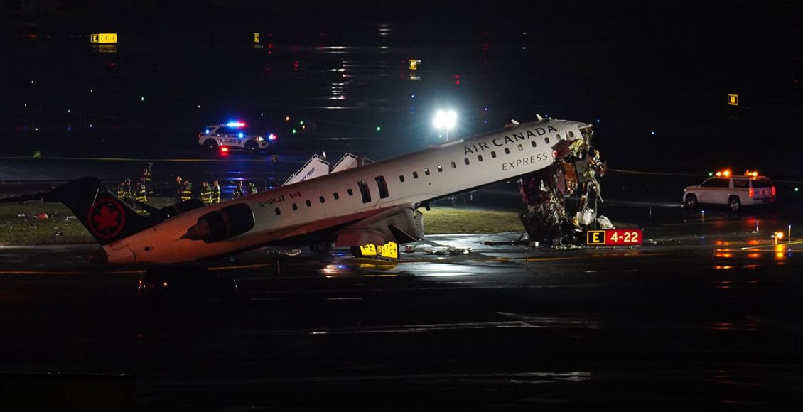 Έκλεισε-το-αεροδρόμιο-la-guardia-της-Νέας-Υόρκης-μετά-τη-σύγκρουση-αεροσκάφους-της-air-canada-express-με-όχημα-εδάφους-–-Δείτε-εικόνες