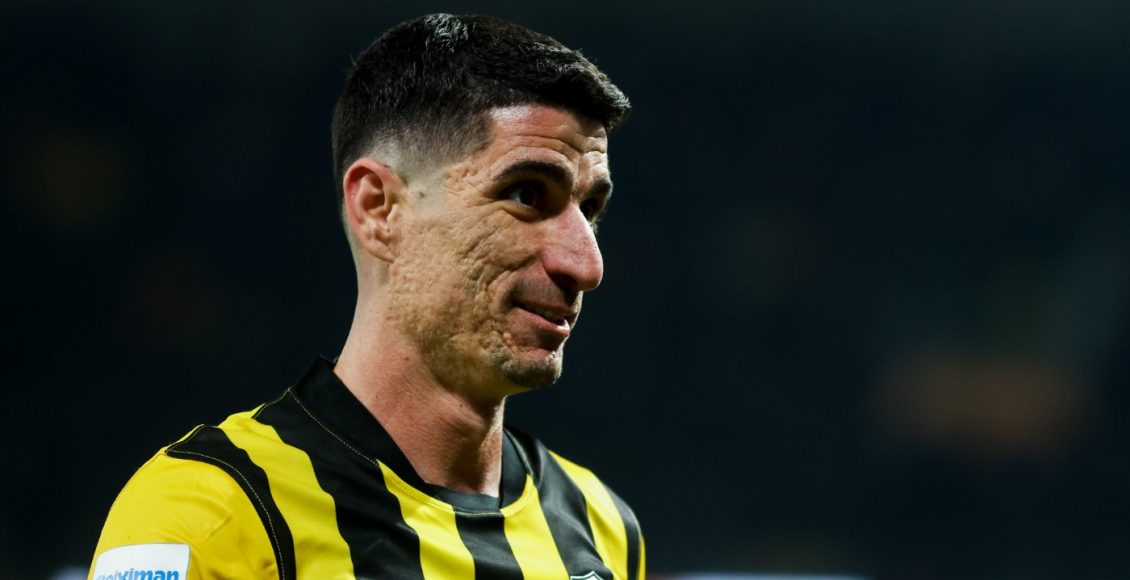 Ο-Μάνταλος-γράφει-ιστορία-στην-ΑΕΚ-–-Η-13η-σεζόν-και-η-συγκινητική-επιστολή-στον-γιο-του