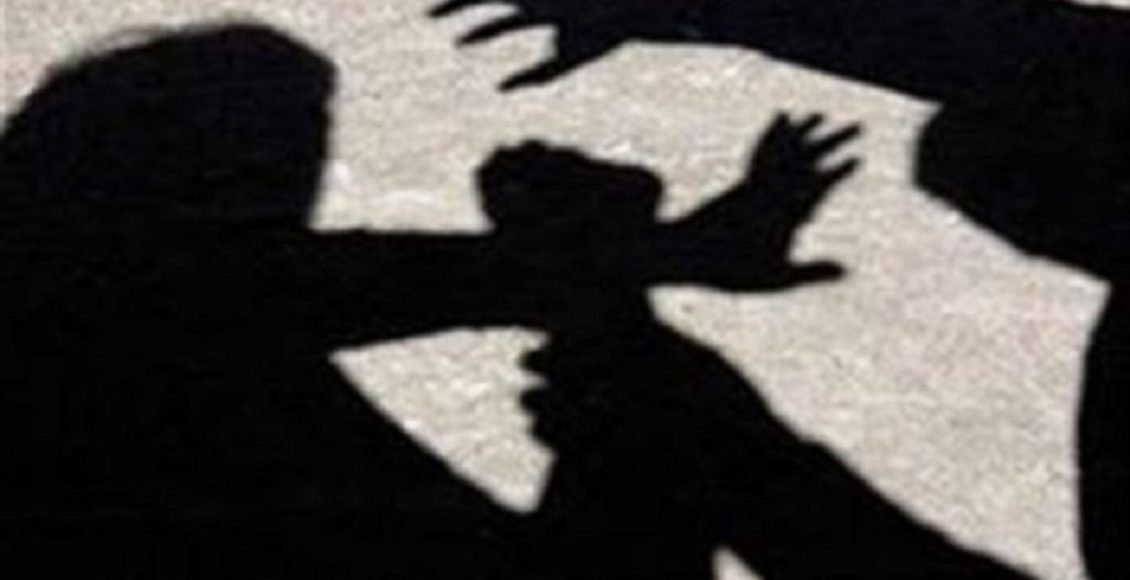 Βία-ανηλίκων-στην-Πάτρα-–-17χρονος-«έριξε»-γροθιά-σε-16χρονο-και-συνελήφθη