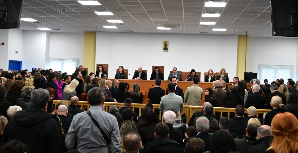 Τέμπη:-«Η-σημερινή-εικόνα-μας-προσβάλει-όλους»-λένε-οι-δικηγόροι-για-την-πρώτη-ημέρα-της-δίκης-στη-Λάρισα