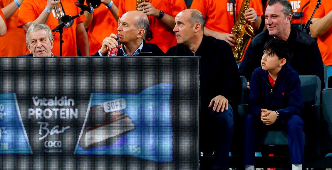 Επίθεση-σε-Αγγελόπουλο-και-Σκινδήλια-από-οπαδούς-της-Βαλένθια