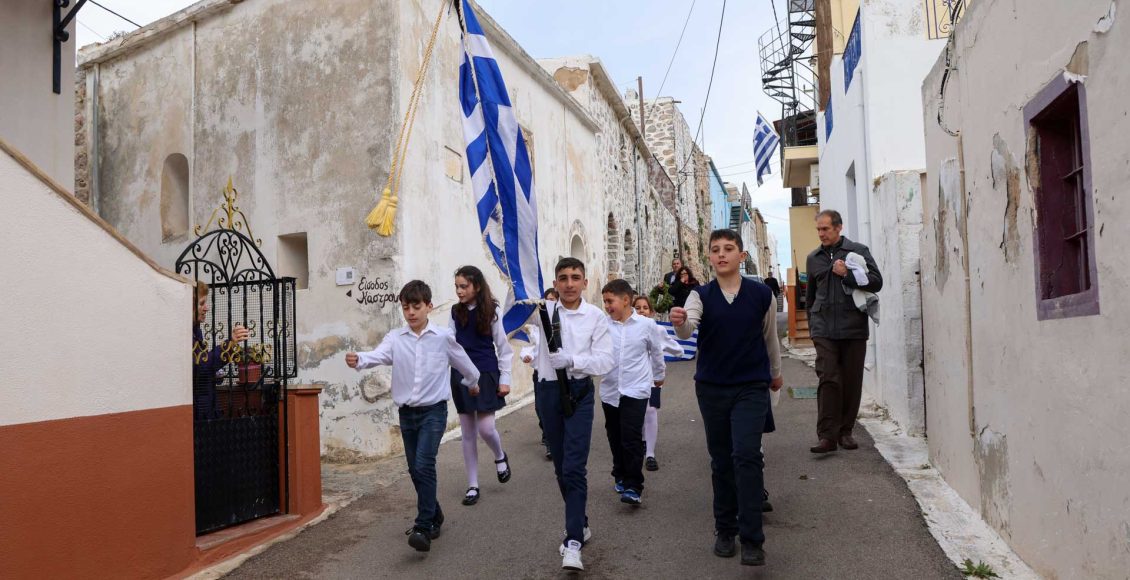 Οι-λιγοστοί-μαθητές-στο-ακριτικό-Λιθί-της-Χίου-τίμησαν-την-Εθνική-Επέτειο-της-25ης-Μαρτίου
