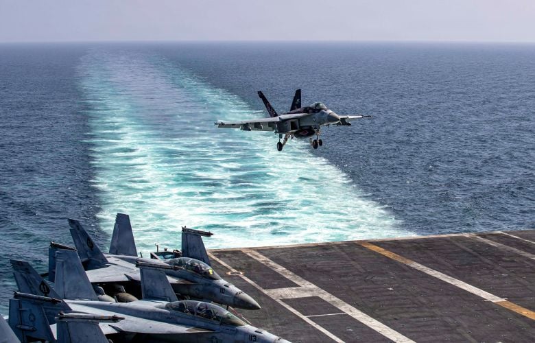 Το-Ιράν-λέει-ότι-εκτόξευσε-πυραύλους-κρουζ-προς-την-κατεύθυνση-του-αμερικανικού-αεροπλανοφόρου-abraham-lincoln