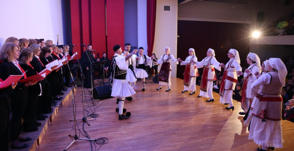 Κατάμεστο-το-Θέατρο-Άμφισσας-στην-εκδήλωση-της-Ιεράς-Μητροπόλεως-Φωκίδος-για-την-25η-Μαρτίου