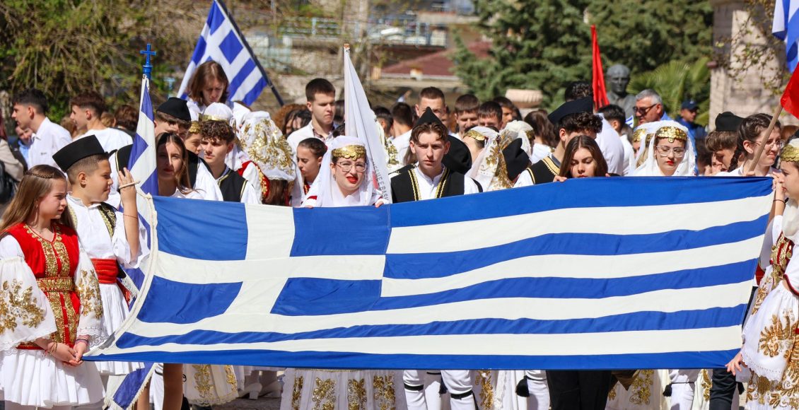 Δερβιτσάνη:-Τα-Ελληνόπουλα-της-Βορείου-Ηπείρου-τίμησαν-την-25η-Μαρτίου