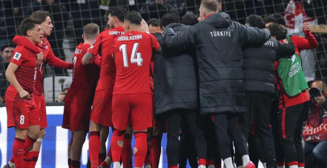 Μουντιάλ-2026:-Η-Τουρκία-νίκησε-τη-Ρουμανία-και-είναι-μια-ανάσα-από-την-πρόκριση