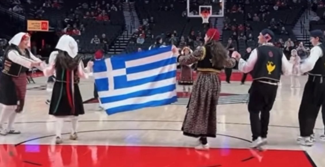 Γλέντι-ελληνικό-στο-nba:-Χοροί-και-μουσική-στο-ημίχρονο-του-αγώνα-Μπλέιζερς-Μπακς