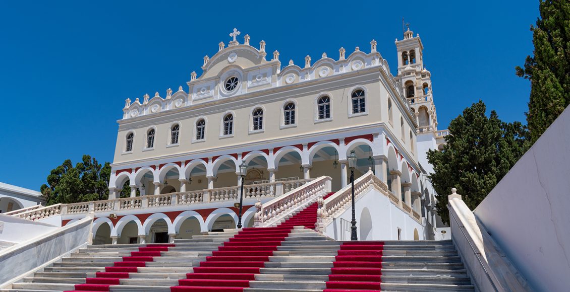 Έκλεβε-τα-τάματα-πιστών-από-εκκλησία-της-Τήνου