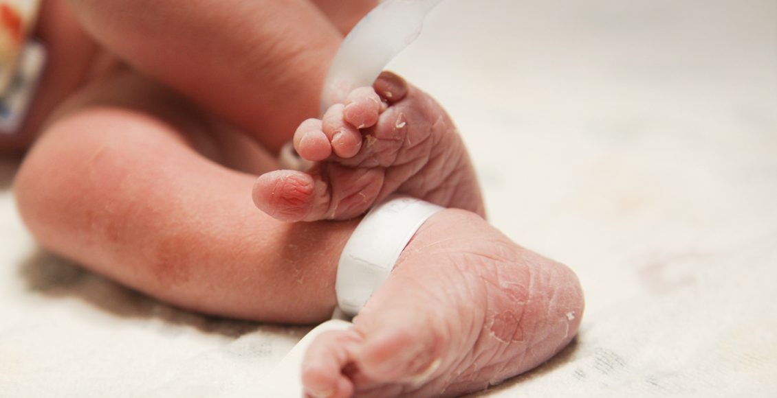 Θρίλερ-με-το-βρέφος-στην-Πάτρα:-Δεν-μιλάει-η-μητέρα-–-Φαρμακοποιός-την-είδε-στο-δρόμο,-με-το-μωρό-σε-άσχημη-κατάσταση