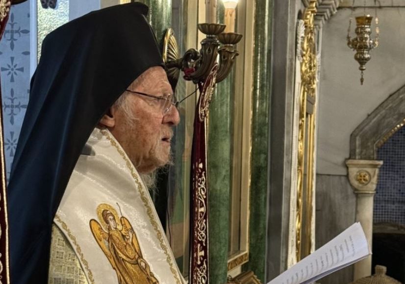 Ο-Οικουμενικός-Πατριάρχης-λειτούργησε-στην-Παναγία-των-Βλαχερνών-ως-απλός-Ιερέας-–-mήνυμα-για-την-παύση-όλων-των-εχθροπραξιών