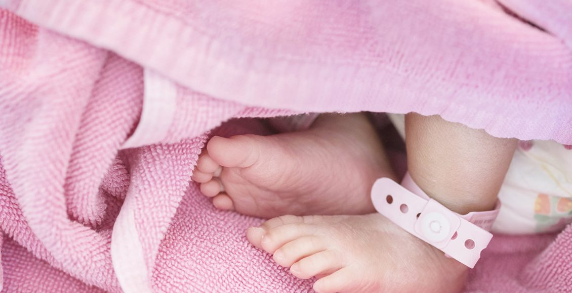 Κακοποίηση-μωρού-10-μηνών-στην-Πάτρα:-Οι-τραγικές-συνθήκες-διαβίωσης-–-«Το-δάγκωσαν-τα-ξαδέρφια-του»-λέει-η-μητέρα