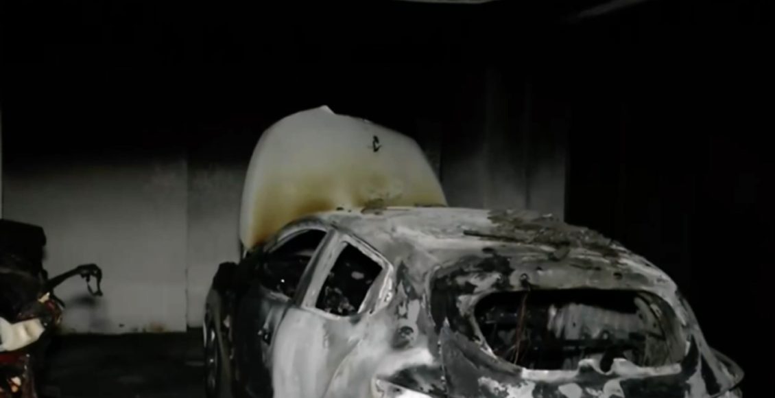 Φωτιά-σε-πυλωτή-πολυκατοικίας-στη-Θεσσαλονίκη-–-Κάηκε-ολοσχερώς-ΙΧ.