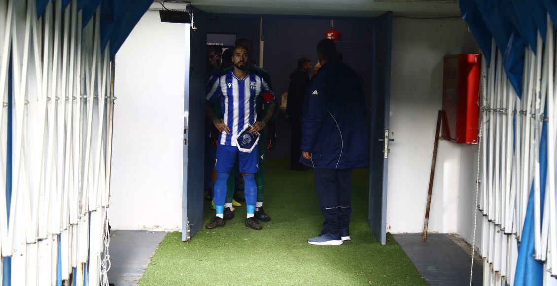 Πρώην-παίκτης-της-super-league-αποκαλύπτει:-«Στην-Ελλάδα-κάναμε-μπάνιο,-ενώ-περνούσαν-αρουραίοι-από-δίπλα»