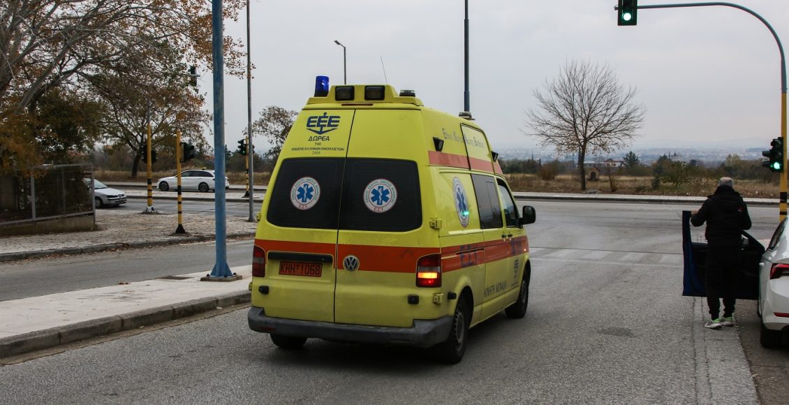 Καταγγελία-ΠΟΕΔΗΝ:-Κυνηγούσε-ασθενή-με-μαχαίρι-μέσα-στο-νοσοκομείο-της-Σύρου-–-Η-νοσηλεύτρια-πρόλαβε-να-κλείσει-την-πόρτα